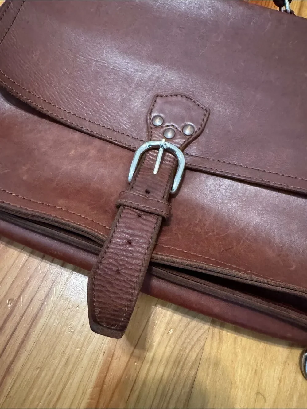 Saddleback Leather Briefcase Chestnut Brown Shoulder Strap Buckle